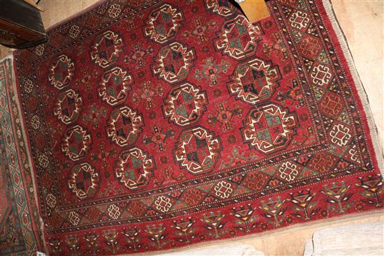 Tekke Bokhara red ground rug, 5ft 3in by 3ft 11in(-)